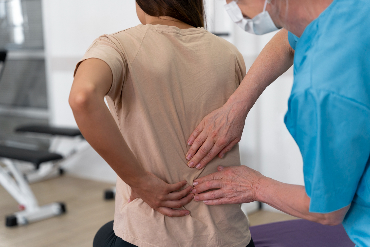How Spinal Decompression Therapy in Melbourne Supports Desk Workers